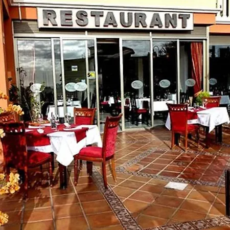 Sun And Green, Heated Pool, 3 Rooms, Air C 아파트